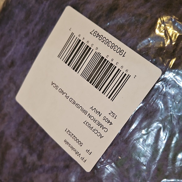 Free People Cameron Brushed Navy Plaid Bkanket Scarf Plush Fringe Oversized NWT - Picture 8 of 11